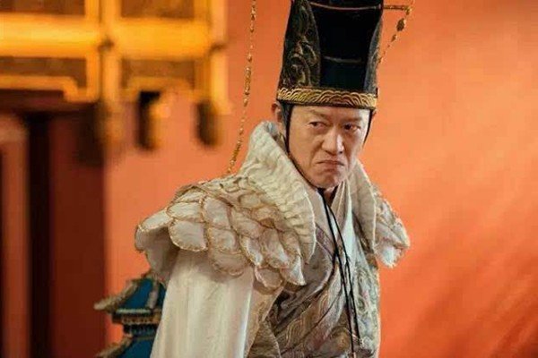 崇祯将魏忠贤挫骨扬灰，70年后，发现衣冠冢，康熙为何下令将其夷为平地 ？