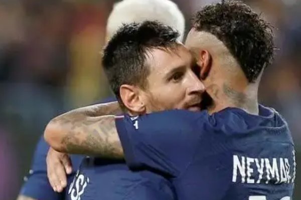 内马尔和梅西在一个队吗