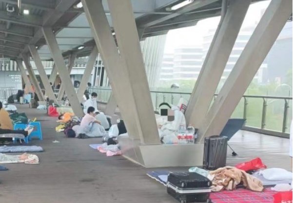 进过方舱的中年男子“流浪”42天，期间他是如何生活的？