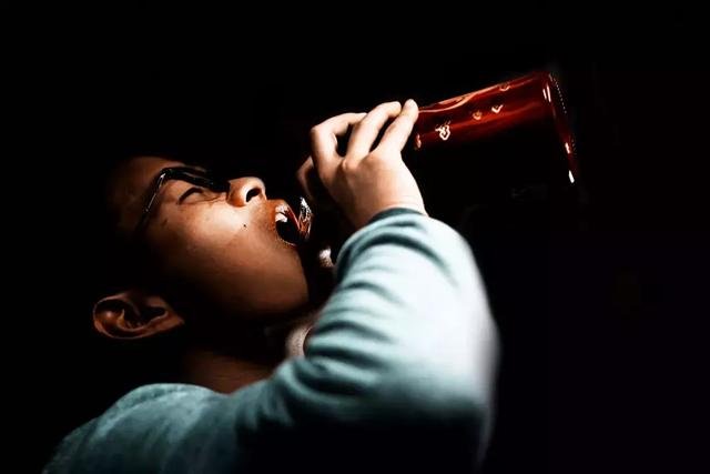 杯中之物指的是什么？