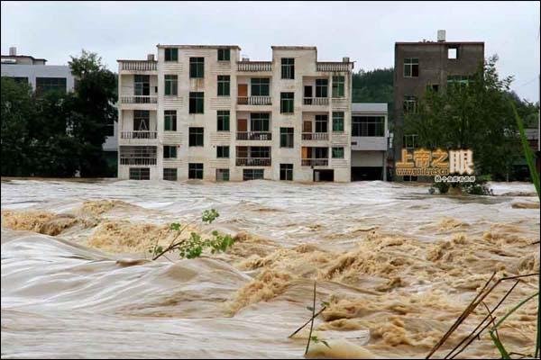 青海大通县山洪暴发前，村干部嘶吼通知撤离！人们为什么跑不过洪水？