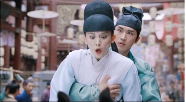 男子火车上袭胸19岁女孩，称离婚久了一时冲动？男子该承担哪些法律责任？