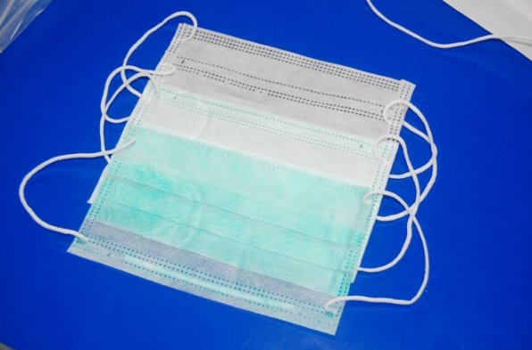 TVB颁奖礼艺人戴透明口罩，这样的透明口罩能达到防护的目的吗？