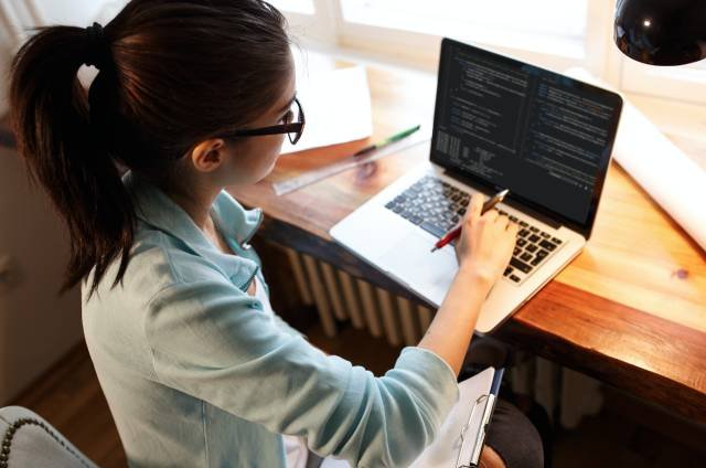 作为一个程序员，颜值很高是一种什么样的体验