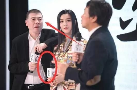 冯小刚炮轰李晨滚出娱乐圈，与范冰冰很“脏”得照片被曝！你咋看？