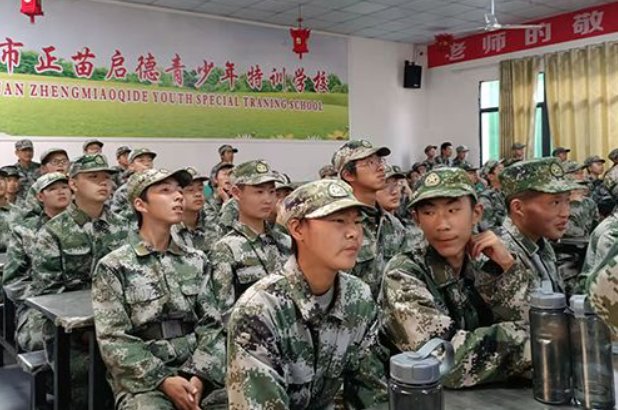 叛逆期孩子学校收费是多少钱一年？