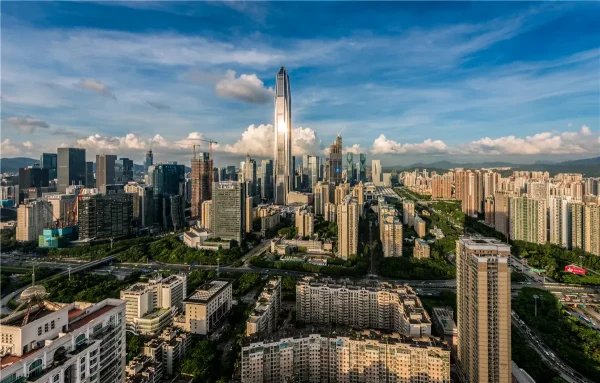 “我在深圳卖豪宅，比小房子好卖”上热搜，如何看待这一现象？