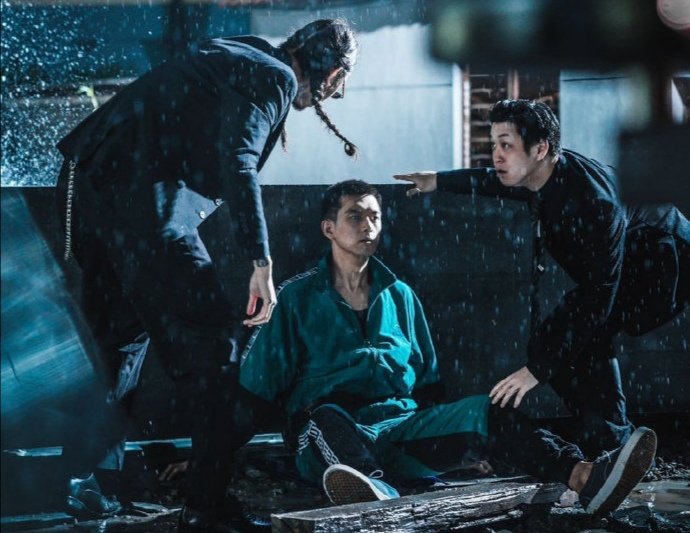 李现在《剩下的11个》中一人分饰三角，这三个角色有何不同？