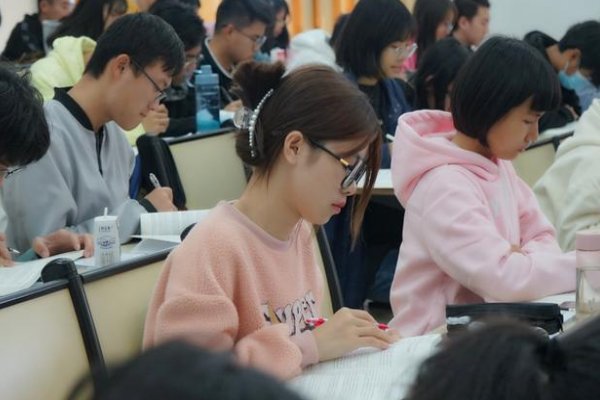 话里有话成语怎么说