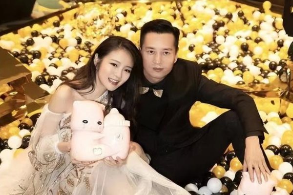 安以轩老公陈荣炼涉83项罪，为何要到12月才开审呢？