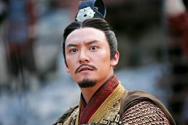 赤壁里面张震说国语，梁朝伟说粤语，这是为什么呢？