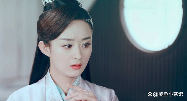 与凤行为什么半路换主角了 剧情分析与演员更替原因？