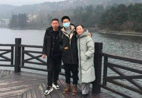 孙海洋一家三口温馨同桌吃饭，他们之间的关系是否更进了一步？