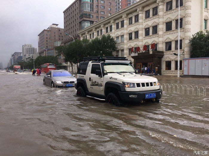 天津肆零极度公益救援，北京BJ40寻找需要帮助的车辆