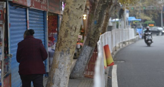 贵州出现最窄人行道,城管局对此有何回应