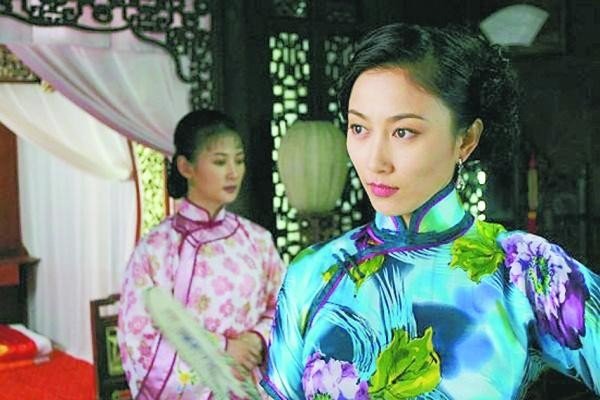 大宅院的女人里的二姨太是怎么疯的?