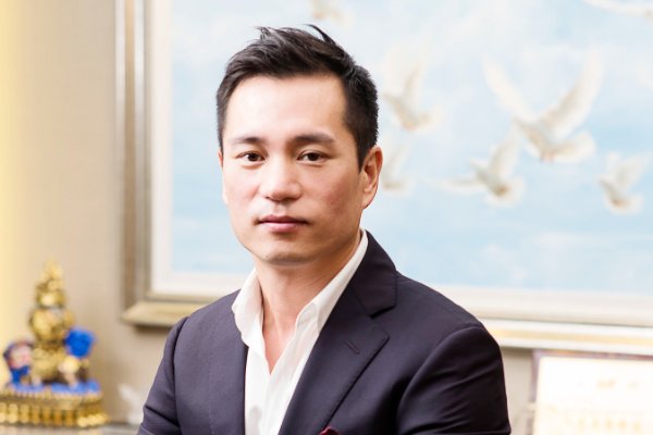 安以轩老公陈荣炼涉83项罪，为何要到12月才开审呢？