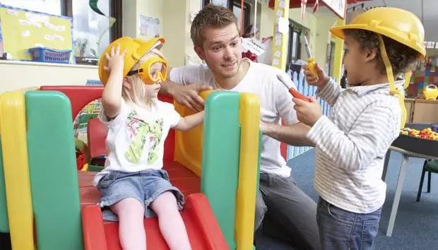 北京一女幼师被情夫威胁，开车将其撞死，你如何看待幼师这一行为？