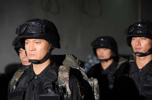 如何看待火蓝刀锋？