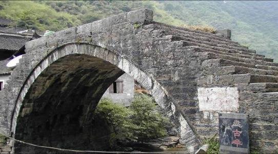 《山中访友》的主要内容是什么？