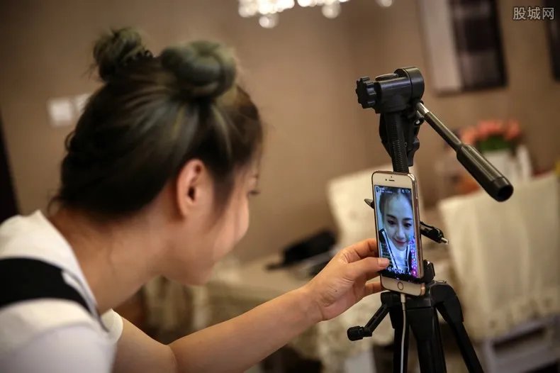 80万年薪招网红 每个月将近有8万元收入