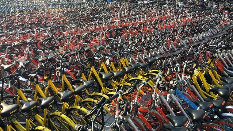 叫停共享单车投放 乱停乱放成为城市的诟病