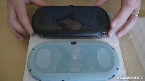 PSV新老机型对比：画面效果提升 按键更人性化