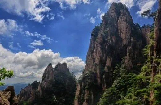 黄山奇石,仙女弹琴的图片和描述