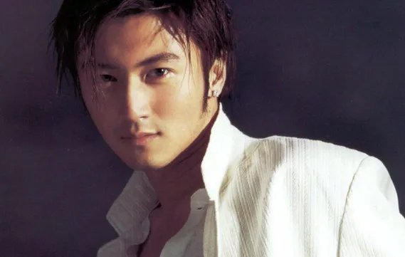 谢霆锋被爆求婚王菲4次被拒，刘嘉玲疑似透露他们真实关系，怎么回事呢？