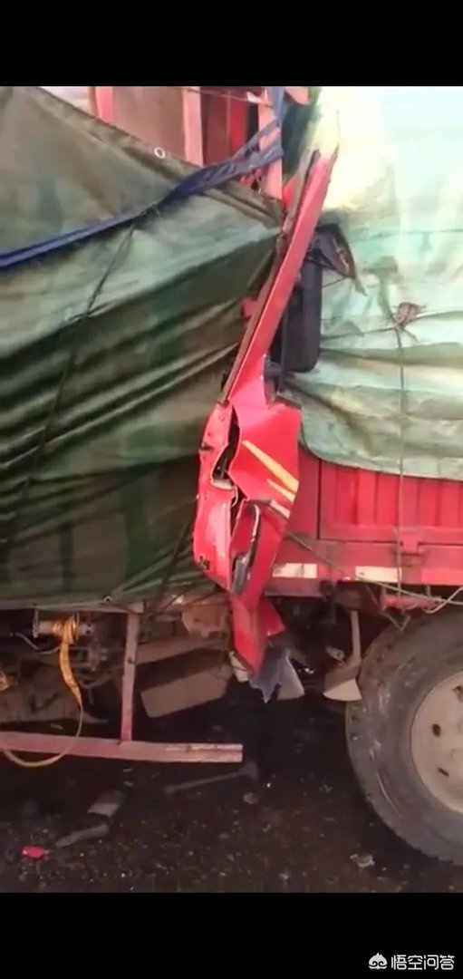 在大广高速平舆县杨埠收费站发生车祸，对此你怎么看？