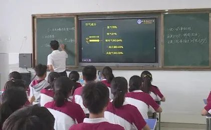 72名学生众筹为离世老师父母养老,这是一种什么做法?