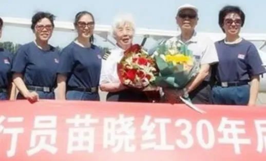 硬核奶奶重返蓝天怎么回事：事件原因及硬核奶奶是谁