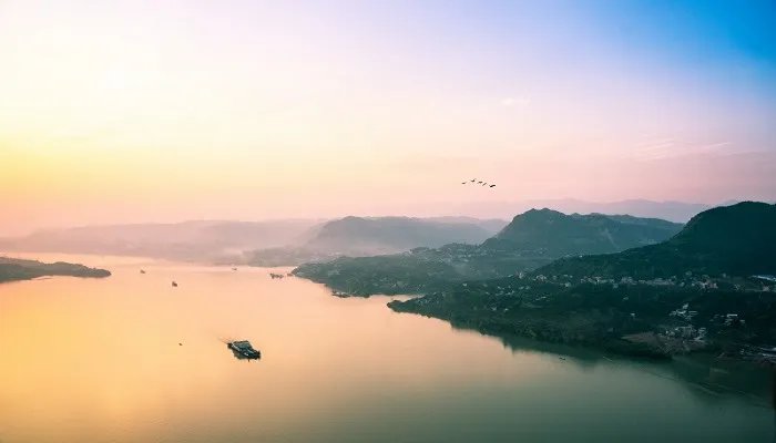 长江汇入哪个海