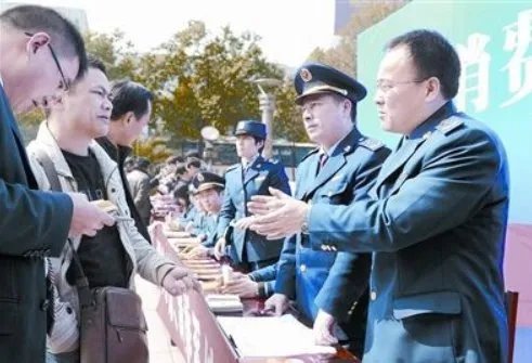 收楼发现是墓景房，消费者应如何维权？