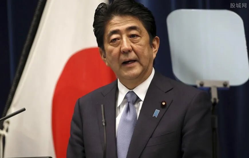安倍晋三今年多大了 他的身体出现什么状况？