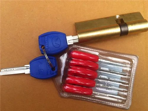 防盗门用钥匙怎么开