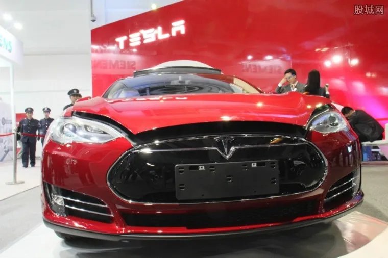 特斯拉车祸再致命 无人驾驶安全性再遭质疑