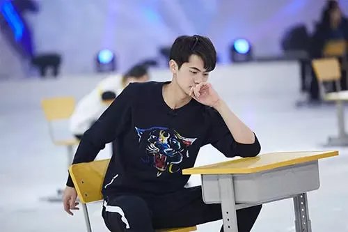 梁森戴假发引起网友们注意，你觉得没有头发的他帅还是有头发的他帅？