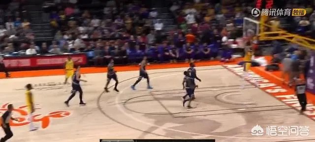 隆多加盟湖人首秀，与掘金季前赛首节比赛中隆指导召集詹姆斯等队友讲战术，你怎么看？