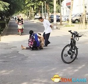 扶老人事件通报：学生担主责 女生曾称扶人遭讹