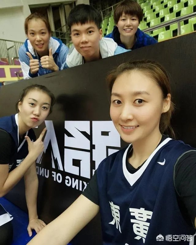 广东女篮夺冠，广东男篮的孟铎表示自己是冠军家属了，这是什么情况？