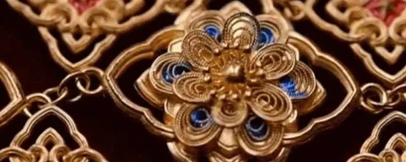 共和国勋章是什么材质做成的