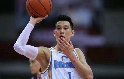 林书豪嘴角流血,现场的状况是如何的?