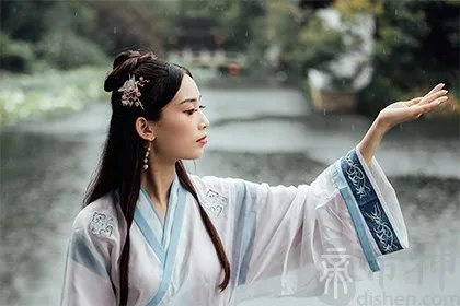 2021年11月26日五行穿衣查询，今日穿什么衣服最旺