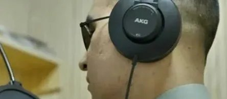 杜富国成为广播播音员，他是怎么成为播音员的？