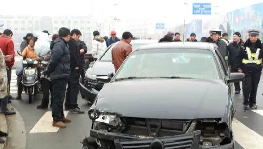 酒驾的人和一个无照驾驶的人发生交通事故，你认为是谁的责任？