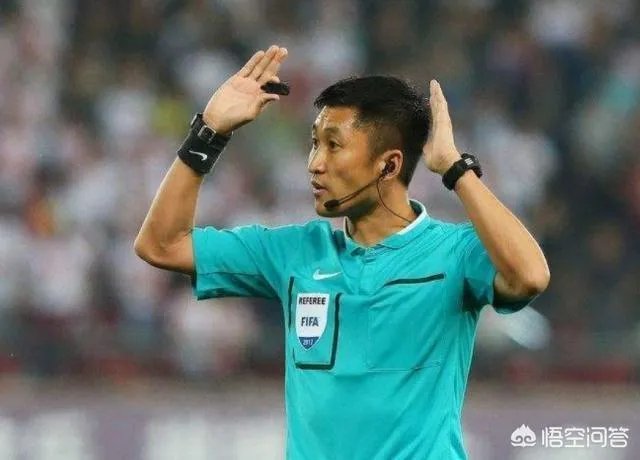 同为中超首批签约职业裁判，为什么外籍裁判年薪数百万，而国内裁判只有几十万呢？