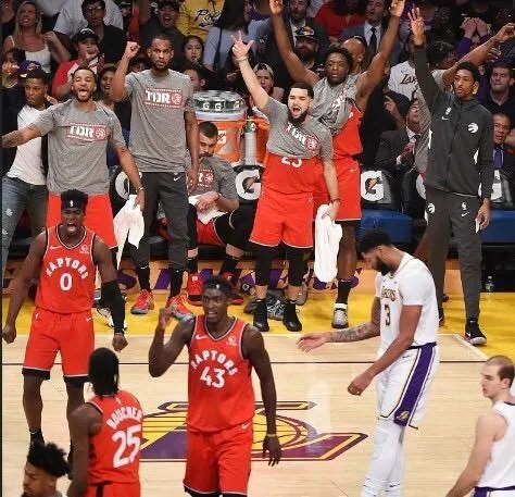 猛龙客场击败湖人,保持这几个赛季对湖人十连胜,湖人输在哪?猛龙赢在哪?