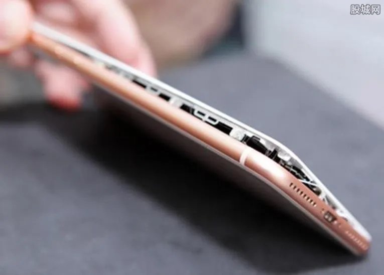 苹果8充电爆裂 外壳爆裂你们还要不要买？