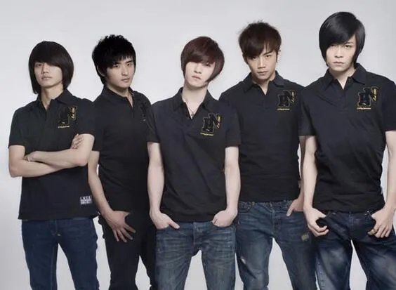 至上励合解散小五晒照告别 回国服兵役称想念大家